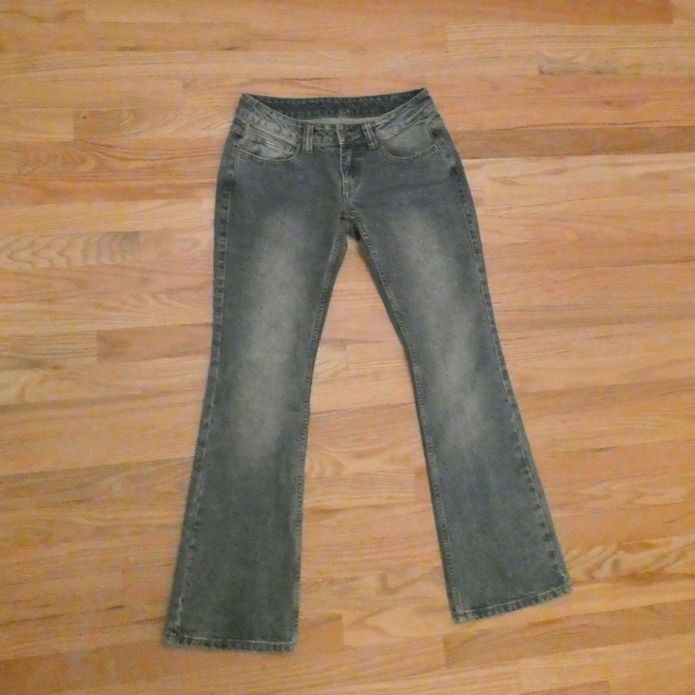 Brandy Melville Low Rise Kylie Jeans Medium Blue Wash